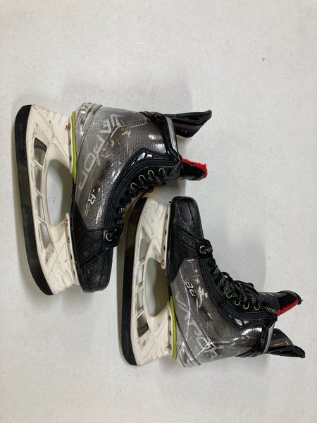 Intermediate Bauer Vapor Hyperlite 2 Hockey Skates Size 5.5 (Used)