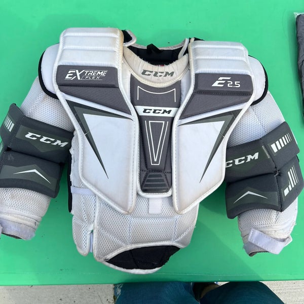 CCM Extreme Flex E2.5 Goalie Chest Protector | Junior Small / Medium