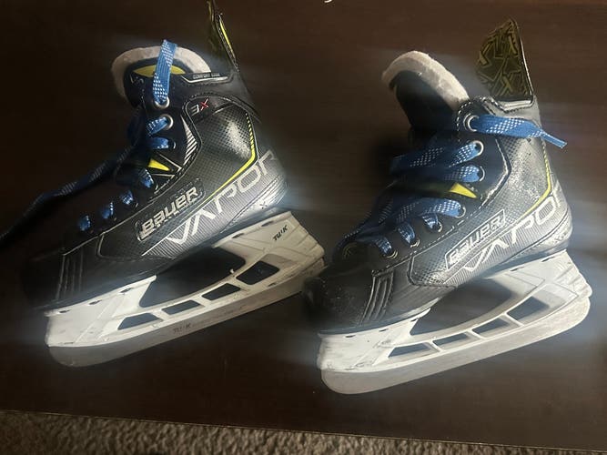 2022 Bauer Vapor X3 Hockey Skates 13.5 (Used)