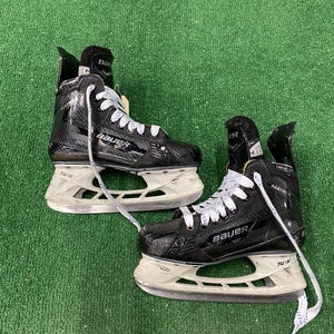 Intermediate Bauer Supreme Matrix Hockey Skates | Size 4 Fit 1