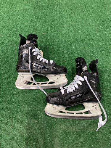 Intermediate Bauer Supreme Matrix Hockey Skates | Size 4 Fit 1