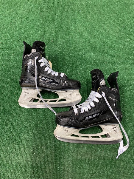Intermediate Bauer Supreme Matrix Hockey Skates | Size 4 Fit 1