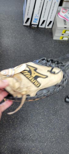 Used Mizuno PROSPECT BB/SB Catchers RH Throw None 32 1/2" 11497-S000153265