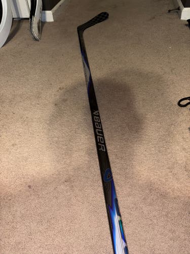 Senior Bauer Vapor FlyLite Right Handed Hockey Stick P92 (New)