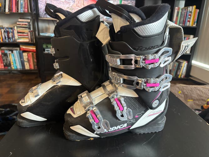 Mondo 22 & 22.5 Nordica All Mountain Cruise Ski Boots (Used)