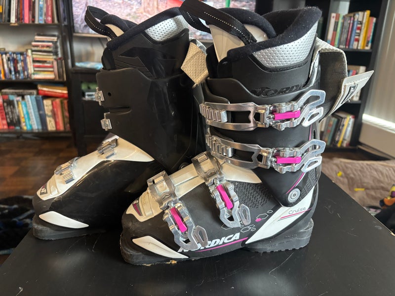 Mondo 22 & 22.5 Nordica All Mountain Cruise Ski Boots (Used)