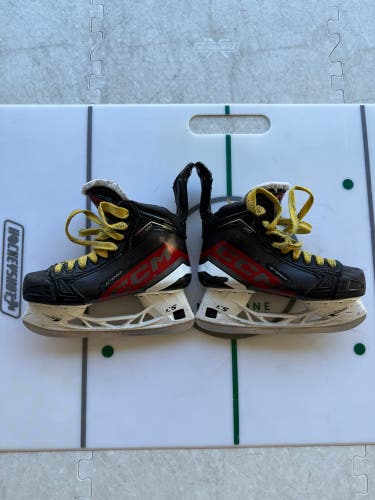 2023 CCM JetSpeed FT 680 Hockey Skates Regular Width Size 5.5 (Used)