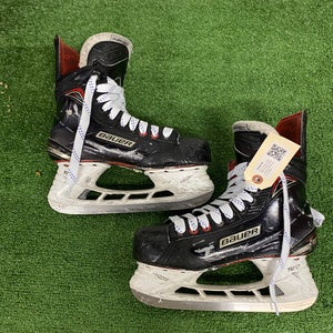 Senior Bauer Vapor X900 Hockey Skates Regular Width Size 6.0 (Used)