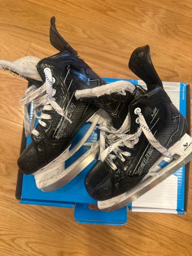 Bauer Supreme M50 Pro Hockey Skates Size 4 Fit 2