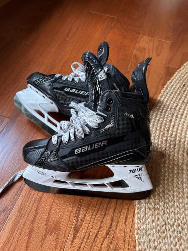 Bauer   8.5 D Supreme Mach Hockey Skates