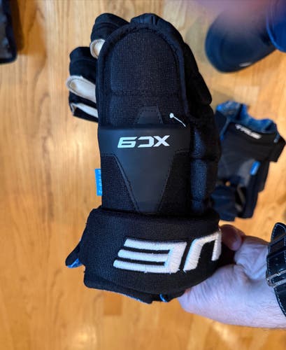 True XC9 ZPalm 14" Tapered Fit Hockey Gloves with additional Z-Grip replacement palms