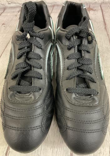 Umbro Youth Size 5 Soccer Cleats Low Top Synthetic Quilted Shell Lace Up Black