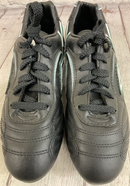 Umbro Youth Size 5 Soccer Cleats Low Top Synthetic Quilted Shell Lace Up Black