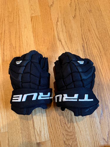 True XC9 ZPalm 14" Tapered Fit Hockey Gloves with additional Z-Grip replacement palms