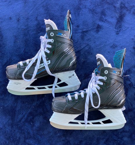 Senior Bauer XLP Hockey Skates Regular Width 7 (Used)