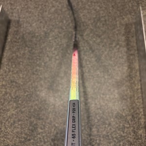 Intermediate CCM JetSpeed FT8 Pro Right Handed Hockey Stick 65 Flex P28+1/4 (New)