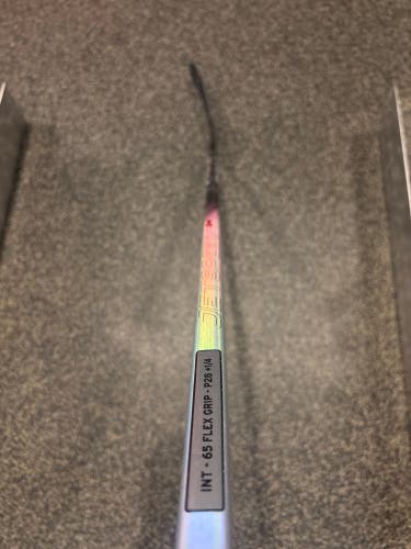Intermediate CCM JetSpeed FT8 Pro Right Handed Hockey Stick 65 Flex P28+1/4 (New)