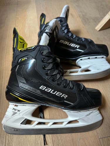 Excellent Condition - 2024 Bauer Supreme M4 Hockey Skates 6 (Used)
