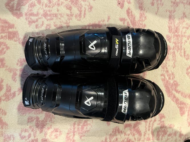 Intermediate Bauer M5 Pro 13" Shin Pads (Used)