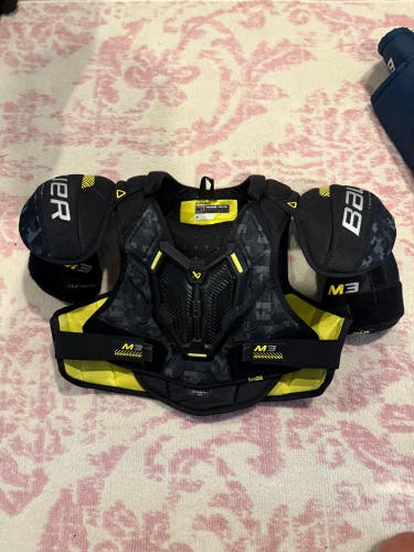 Men's Medium Intermediate Bauer Supreme M3 Shoulder Pads (Used)