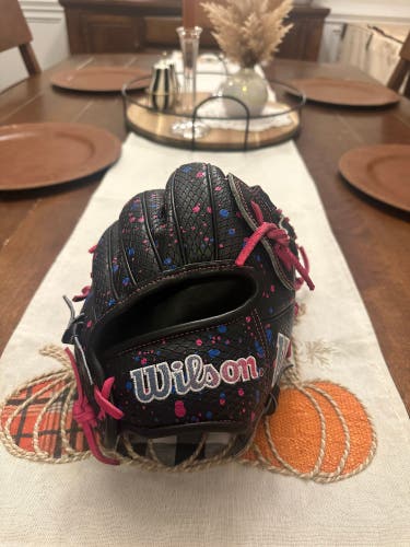 2024 Wilson A2000 RH Infield Baseball Glove 12" (New)