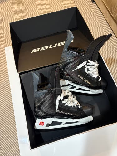 2025 Bauer Vapor Flylite Hockey Skates Regular Width 8 (New)
