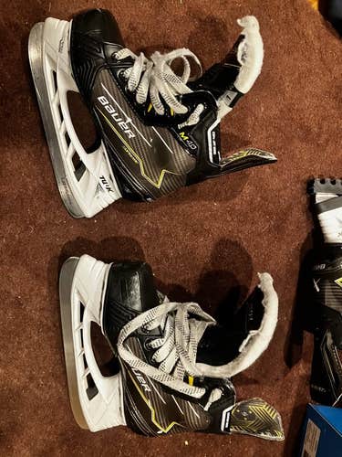 Bauer Supreme M40 Hockey Skates Extra Wide Width Size 1 (Used)