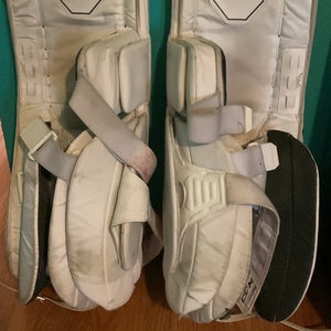32" CCM Extreme Flex E4.9 Goalie Leg Pads (Used)