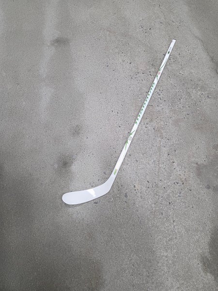 Junior Warrior Alpha Deluxe 20th Anniversary Right Handed Hockey Stick W28 40 flex