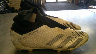 Used Adidas Soccer Cleats White Junior 05 11868-S000066197