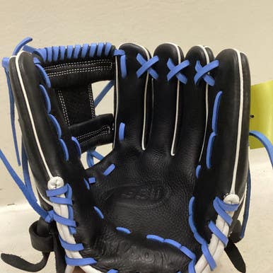 Used Wilson A950 BB/SB Glove RH Throw Black And Carolina Blue 11 1/2" 11725-S000491511