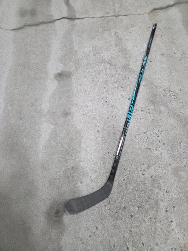 New Senior Bauer PULSE Right Handed Hockey Stick P28 77 flex