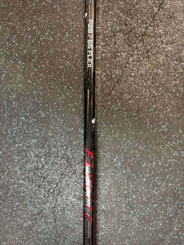 Intermediate Bauer Vapor FlyLite Right Handed Hockey Stick P28 (New)