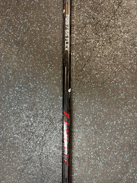 Intermediate Bauer Vapor FlyLite Right Handed Hockey Stick P28 (New)