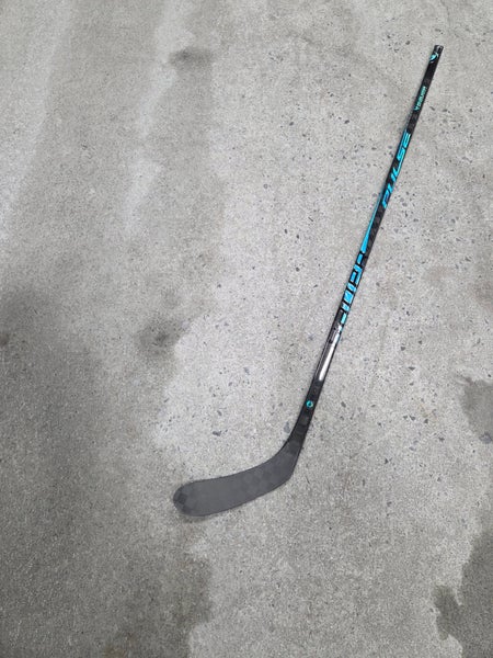 New Senior Bauer PULSE Right Handed Hockey Stick P28 65 flex