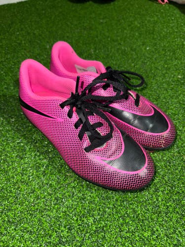 Pink Kids 1Y (Big Kids / Youth) Nike Molded Cleats Cleats (Used)
