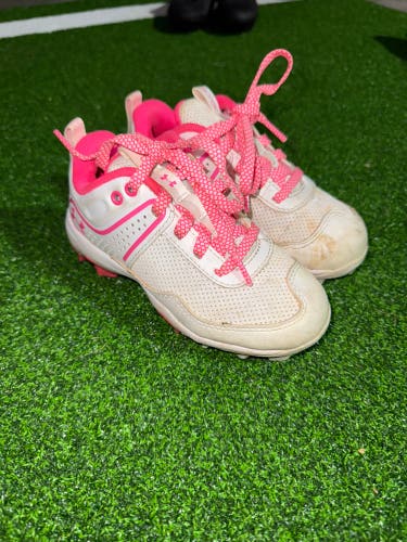 White Kid's 10K (Toddler) Under Armour Mid Top Molded Cleats (Used)