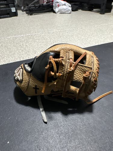 44 Pro Signature Series RH Infield Baseball Glove 11.25" (Used)