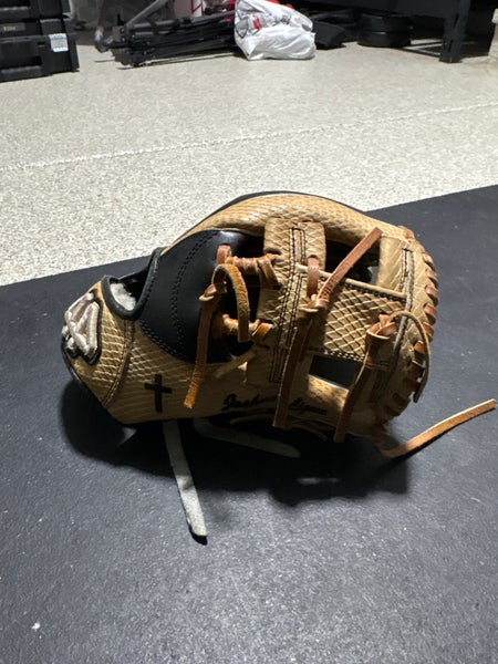 44 Pro Signature Series RH Infield Baseball Glove 11.25" (Used)