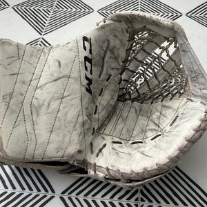 Used Senior CCM Extreme Flex E3.5 Regular Goalie Glove