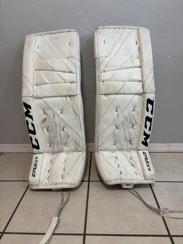 33" CCM Eflex 5 Goalie Leg Pads (Used)