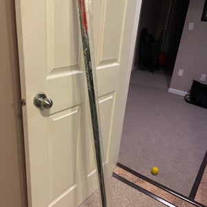 Senior Bauer Vapor Hyperlite Right Handed Hockey Stick P28 (New)
