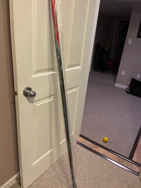 Senior Bauer Vapor Hyperlite Right Handed Hockey Stick P28 (New)