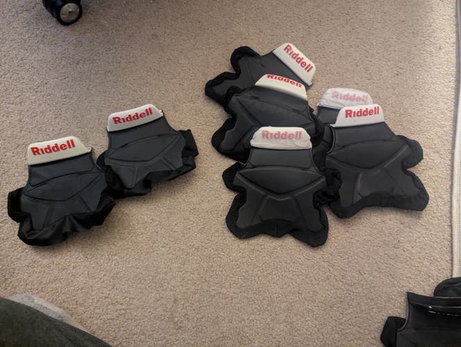 Large/XL and small/ medium Riddell SpeedFlex front pockets