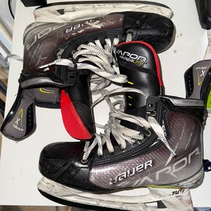 2021 Bauer Vapor Hyperlite Hockey Skates 9.5 (Used)