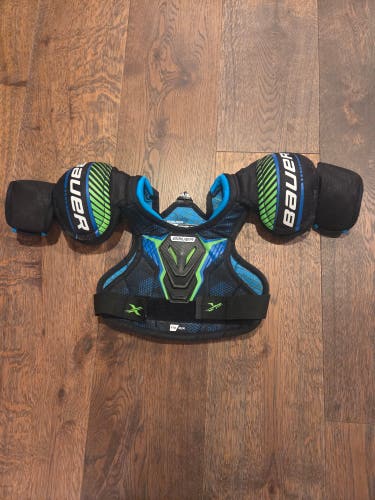 Youth Medium Bauer bauer x Shoulder Pads (Used)
