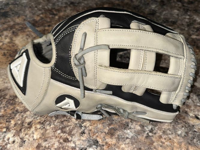 Akadema Torino ACM39 RH Outfield Baseball Glove 12.75" (Used)