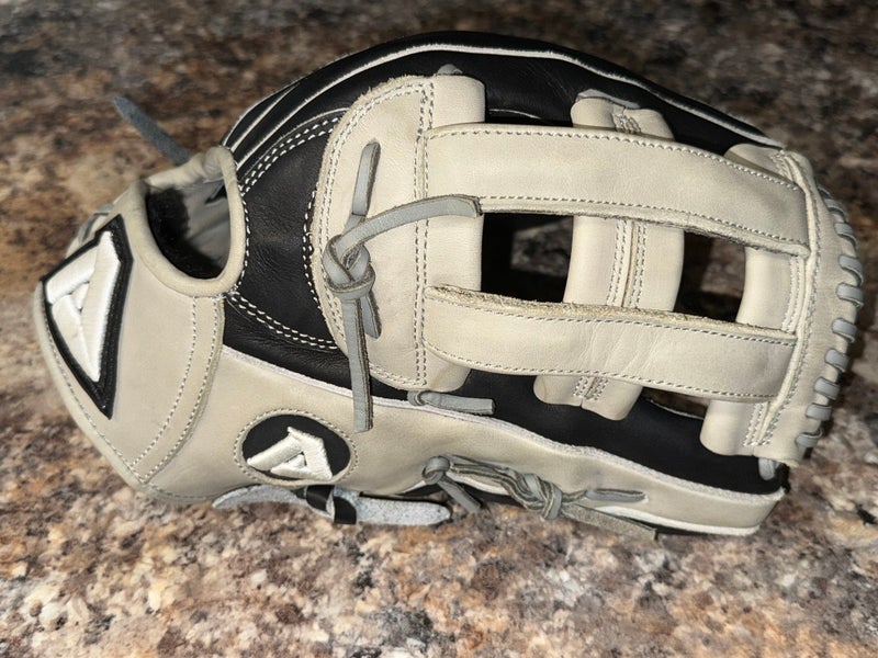 Akadema Torino ACM39 RH Outfield Baseball Glove 12.75" (Used)