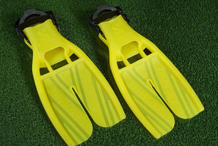 SCUBA PRO TWIN JET DIVE FINS OPEN HEEL YELLOW, SIZE MEDIUM