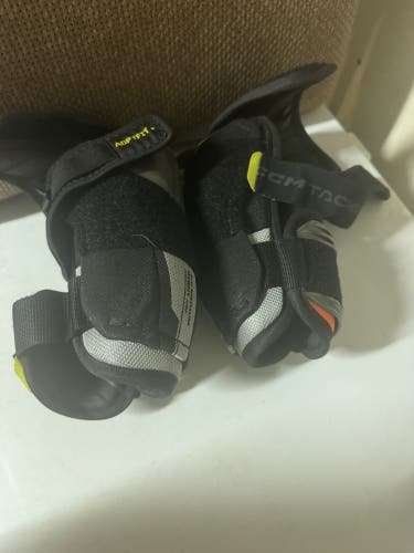 Senior Medium CCM Tacks xf pro Elbow Pads (Used)